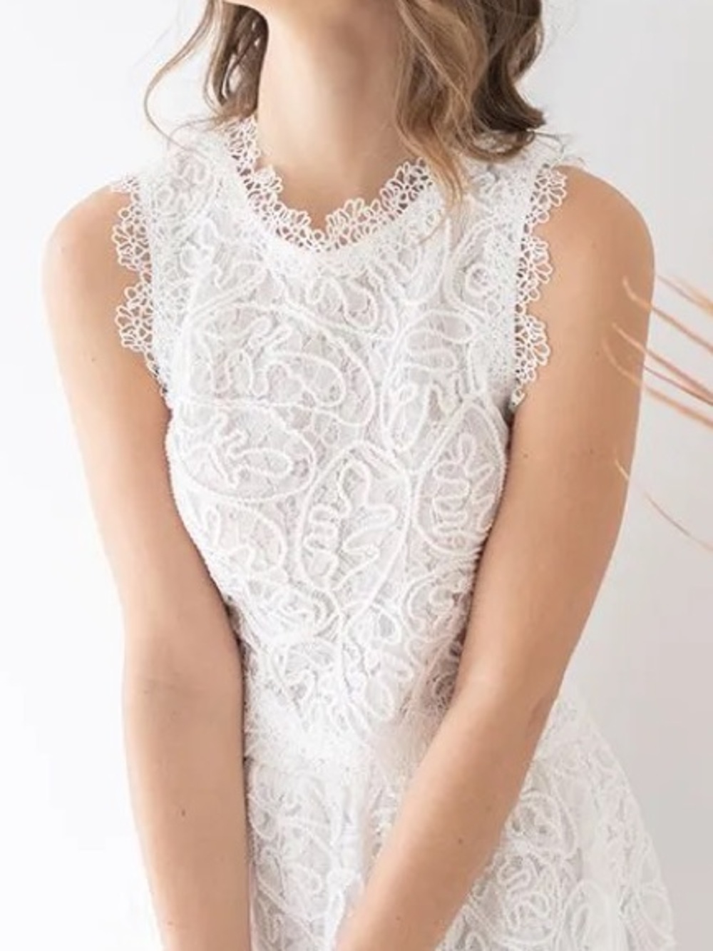 Chicwish Diva Full Lace Crop Top In White M